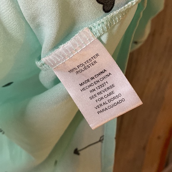 Tab Sleeve Quarter Button Blouse NWOT O - Picture 4 of 4